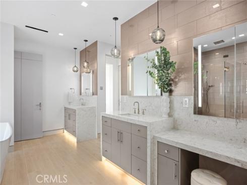 706 W Oceanfront  , Newport Beach, CA