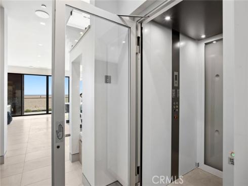 706 W Oceanfront  , Newport Beach, CA