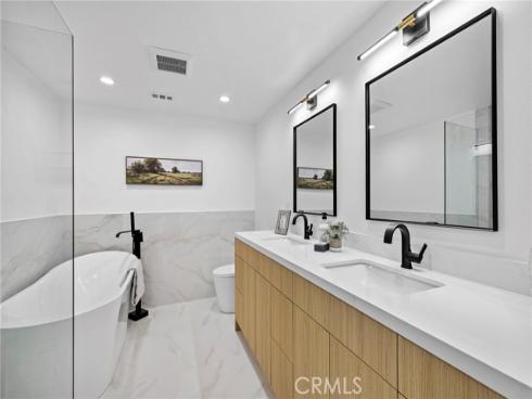 558  Vista Flora  , Newport Beach, CA