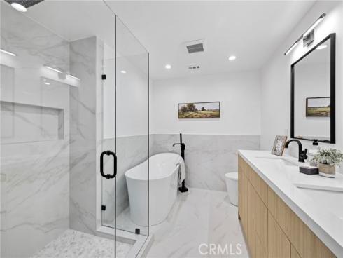 558  Vista Flora  , Newport Beach, CA