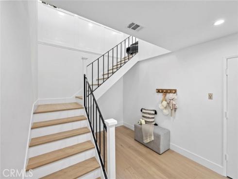 558  Vista Flora  , Newport Beach, CA