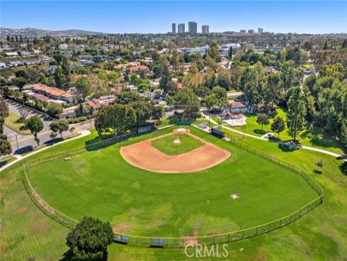 558  Vista Flora  , Newport Beach, CA