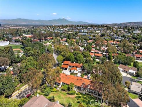 558  Vista Flora  , Newport Beach, CA