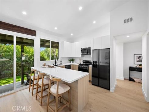 558  Vista Flora  , Newport Beach, CA