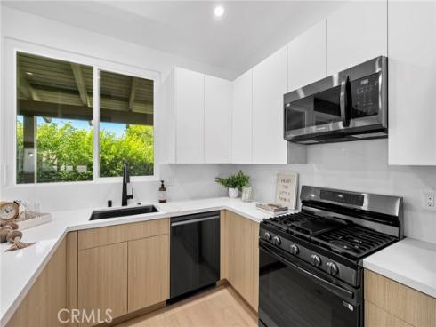 558  Vista Flora  , Newport Beach, CA