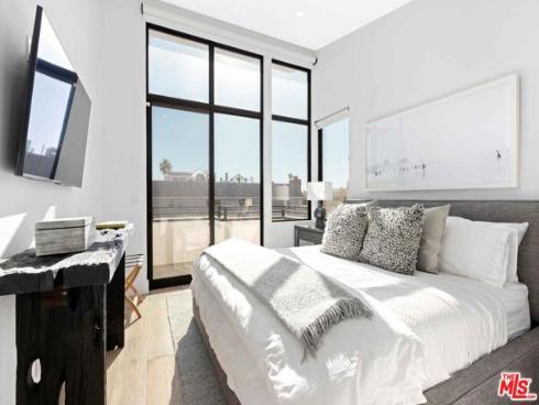 4106  River  2  Avenue, Newport Beach, CA