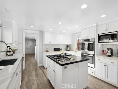 126  Collins  , Newport Beach, CA