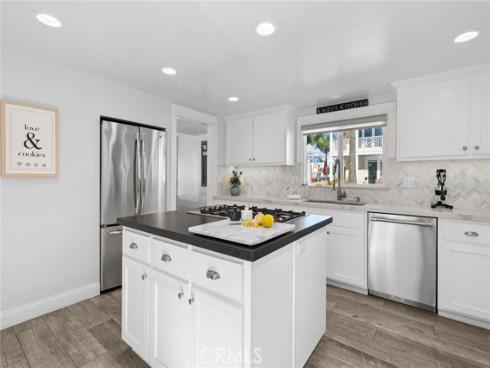 126  Collins  , Newport Beach, CA