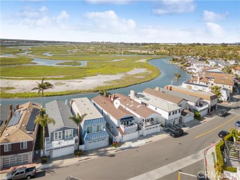 231  Canal  , Newport Beach, CA
