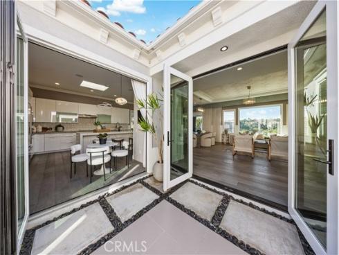 58  Victoria  , Newport Beach, CA