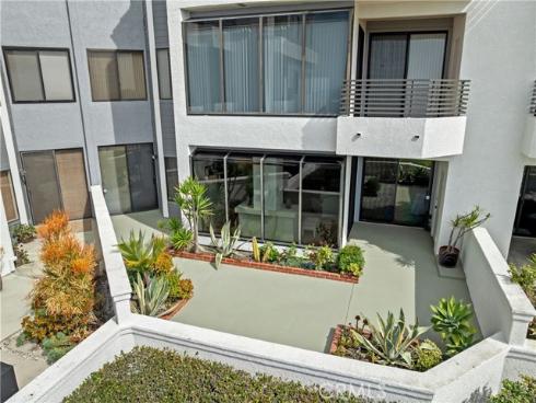 200  Paris  111  Lane, Newport Beach, CA