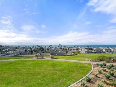 200  Paris  111  Lane, Newport Beach, CA