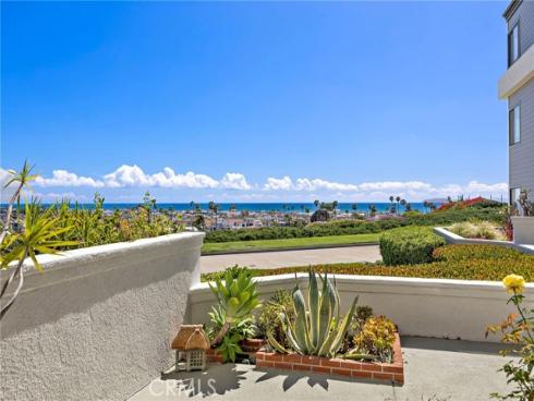 200  Paris  111  Lane, Newport Beach, CA