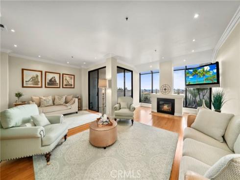 200  Paris  111  Lane, Newport Beach, CA