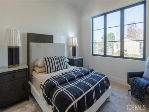 600  Powell Place  , Newport Beach, CA