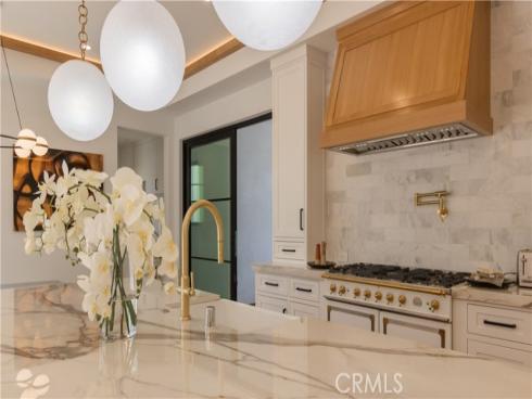 600  Powell Place  , Newport Beach, CA