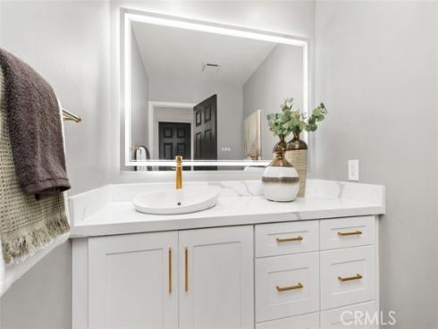 26  Coventry  25 , Newport Beach, CA