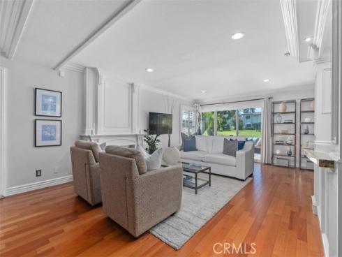 525  Vista Flora  , Newport Beach, CA