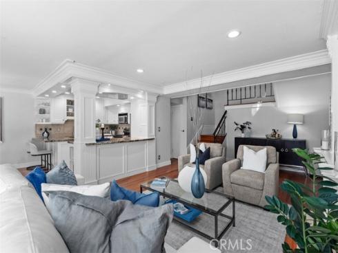 525  Vista Flora  , Newport Beach, CA