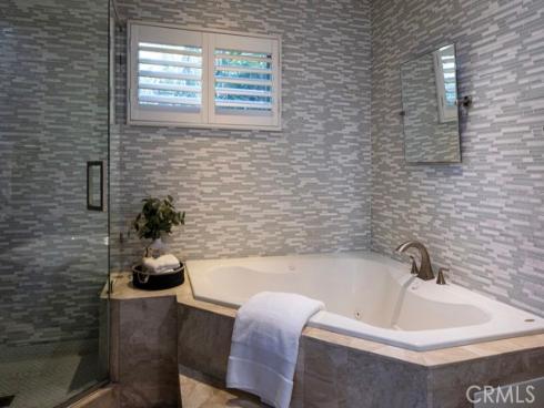 401  Holmwood  , Newport Beach, CA