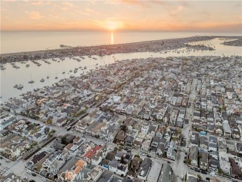 220 Apolena Avenue, Newport Beach, CA