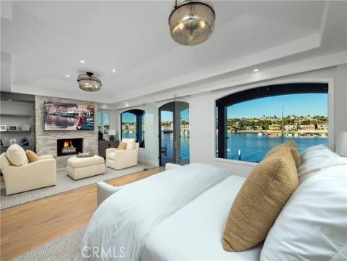 704  Via Lido Nord  , Newport Beach, CA