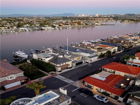 704  Via Lido Nord  , Newport Beach, CA