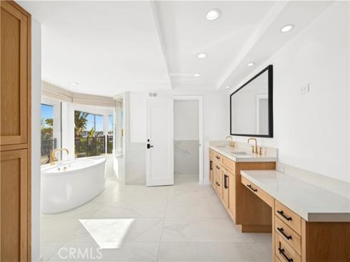 2572 Bayshore , Newport Beach, CA