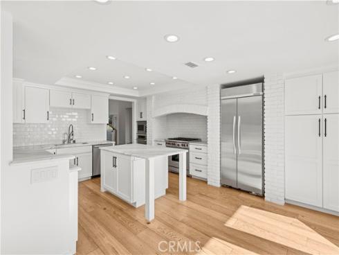 2572 Bayshore , Newport Beach, CA