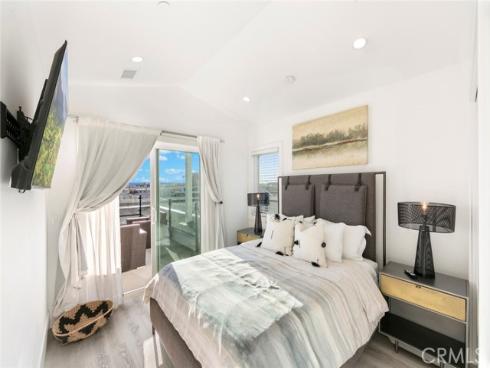 417 E Bay , Newport Beach, CA
