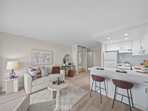 101 Scholz Plaza PH19