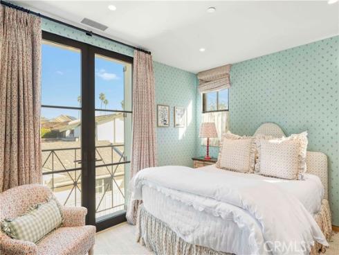 2571  Vista  , Newport Beach, CA