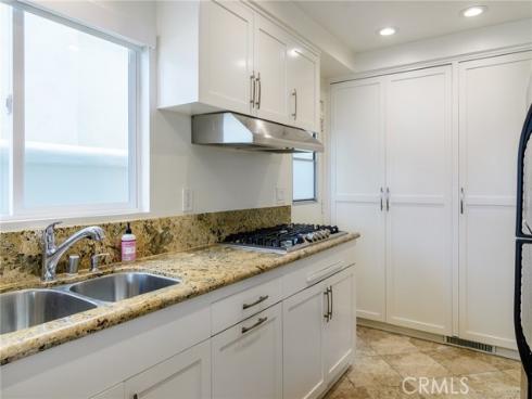 302 S Bay Front  , Newport Beach, CA