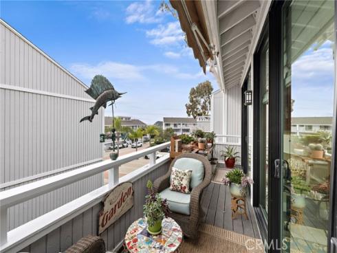 307  Columbia  , Newport Beach, CA