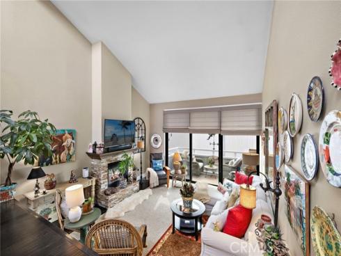 307  Columbia  , Newport Beach, CA