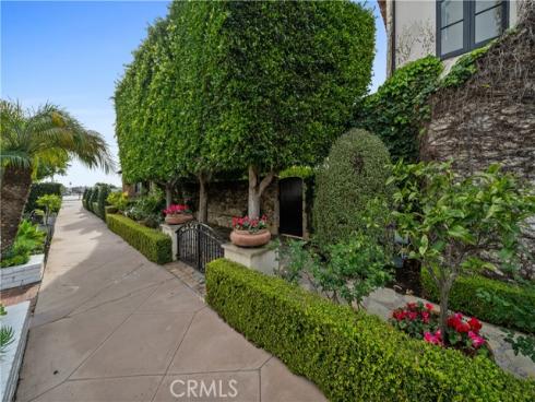 110  Via Trieste  , Newport Beach, CA