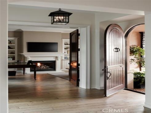 9  Boardwalk  , Newport Beach, CA