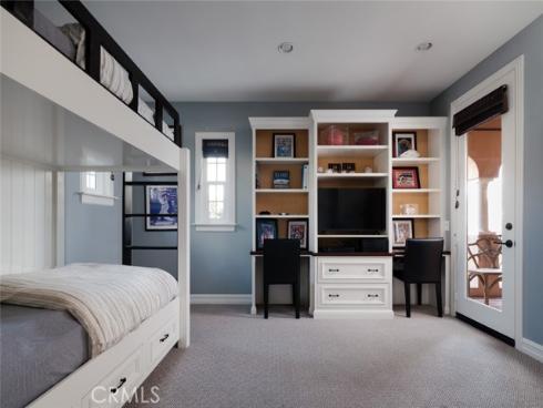 9  Boardwalk  , Newport Beach, CA