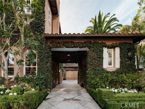 9  Boardwalk  , Newport Beach, CA