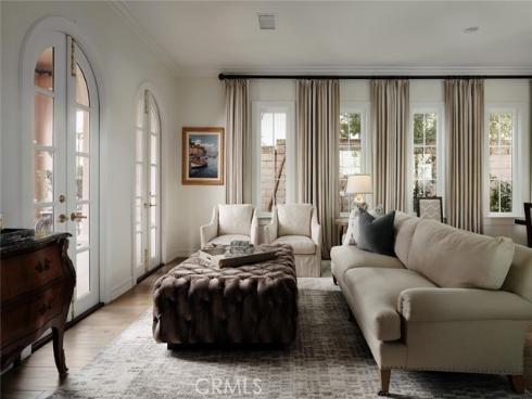 9  Boardwalk  , Newport Beach, CA