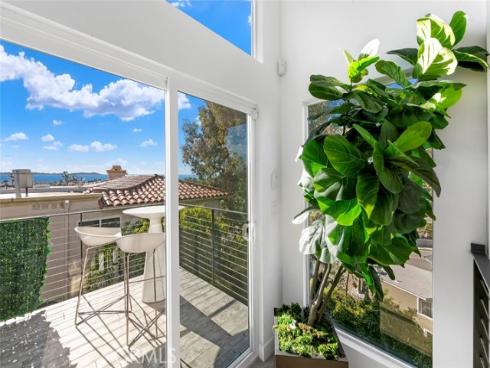 210  La Jolla  , Newport Beach, CA