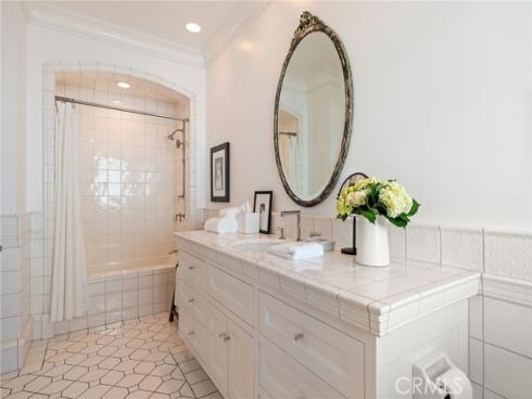 2411  Bayshore  , Newport Beach, CA