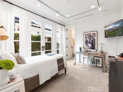 2411  Bayshore  , Newport Beach, CA