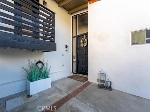 2111  Vista Entrada  , Newport Beach, CA