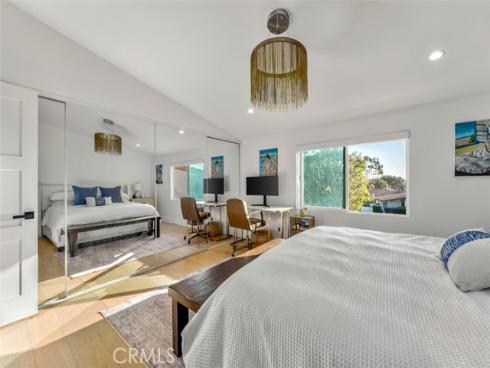 2111  Vista Entrada  , Newport Beach, CA