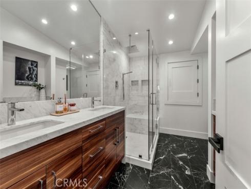 2111  Vista Entrada  , Newport Beach, CA