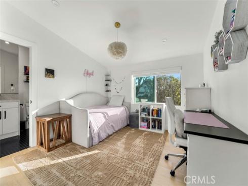 2111  Vista Entrada  , Newport Beach, CA