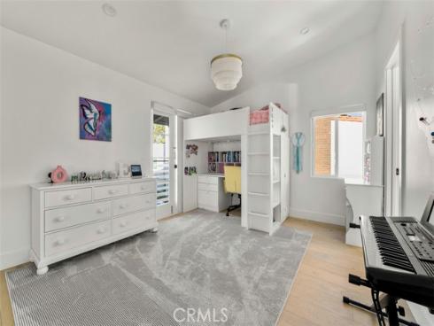 2111  Vista Entrada  , Newport Beach, CA