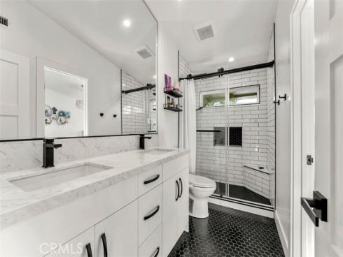 2111  Vista Entrada  , Newport Beach, CA