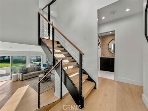 2111  Vista Entrada  , Newport Beach, CA